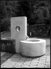 brunnen b-w.jpg