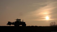 IMG_3541_Bauer_am_feld_16_9_(c)_Bernhard_Plank-5.jpg